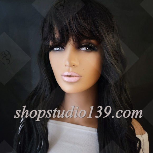 Omg the perfect wig with bangs - Picture 3 of 5